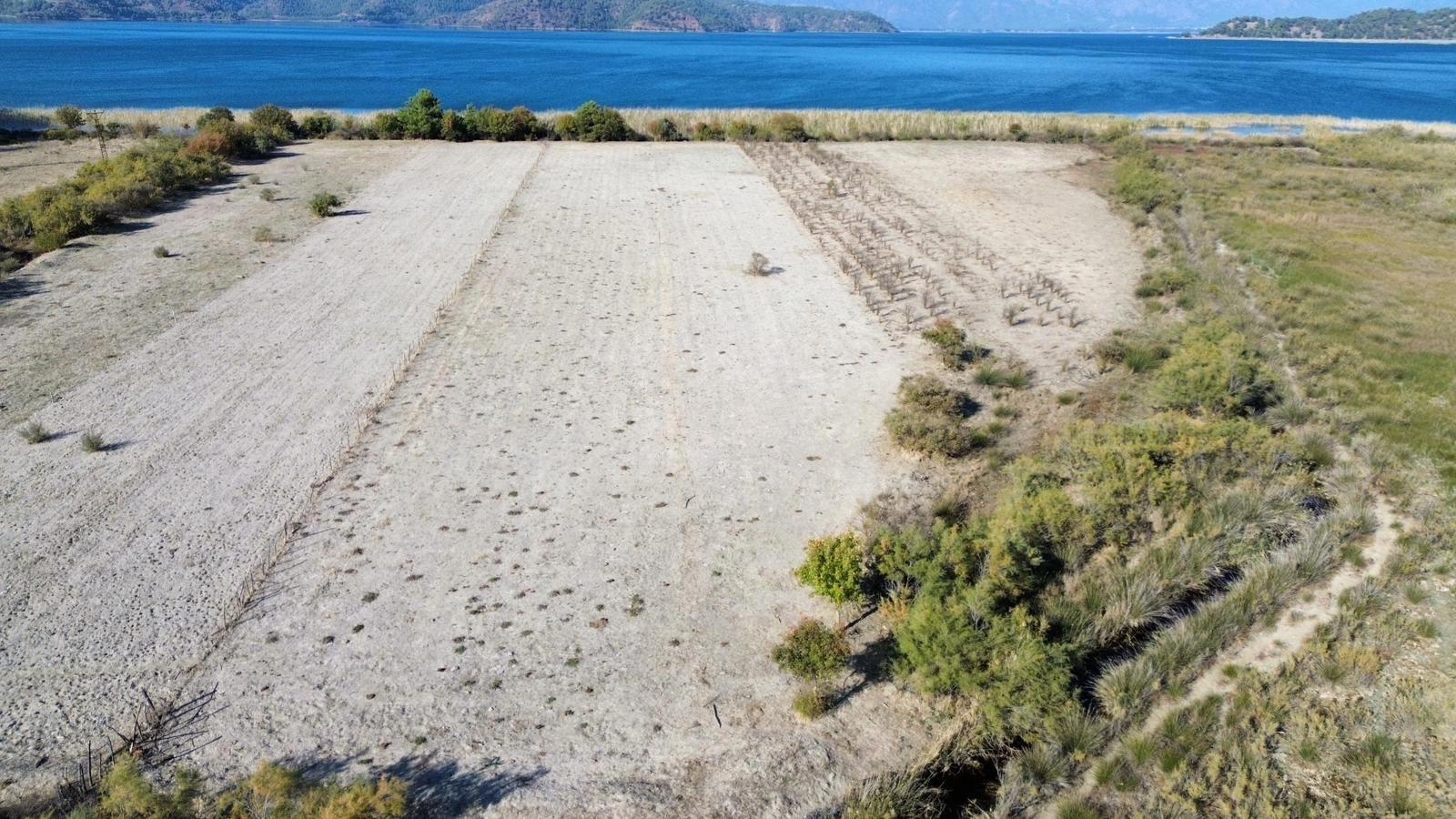 3210 M² Großes 2b-grundstück In Çandır, Direkt Am Seeufer, Zu Verkaufen