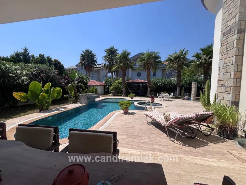 Eckgrundstück Mit 980 M² Und 5+1 Zimmern In Dalyan, Maraş, Zu Verkaufen.