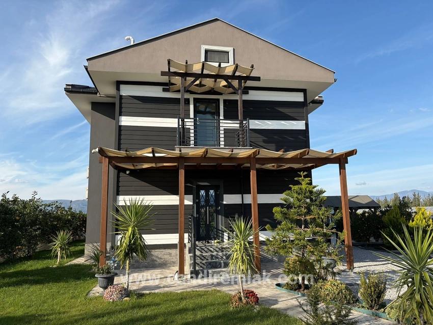 4+1 Villa Zum Verkauf In Eskiköy, Gelegen Auf Einem 14.136 M² Großen Grundstück