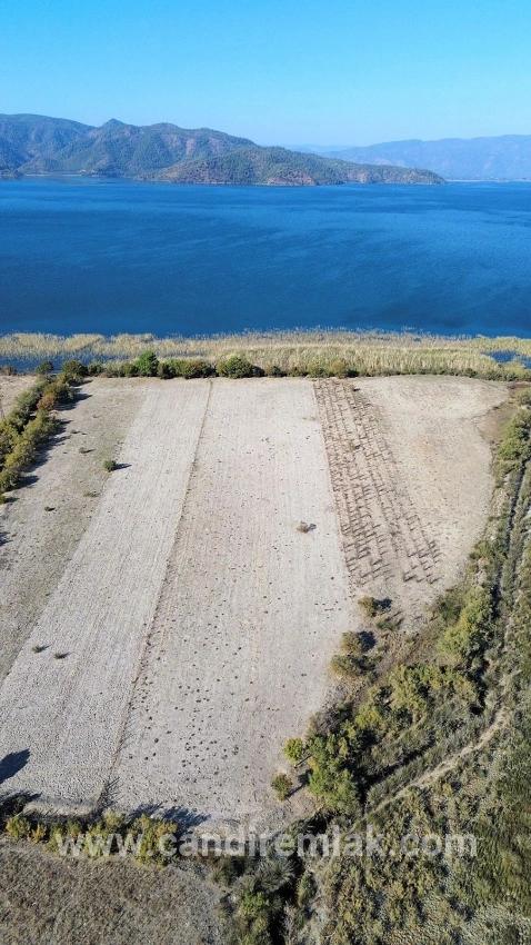 3210 M² Großes 2b-grundstück In Çandır, Direkt Am Seeufer, Zu Verkaufen