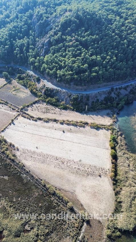 3210 M² Großes 2b-grundstück In Çandır, Direkt Am Seeufer, Zu Verkaufen