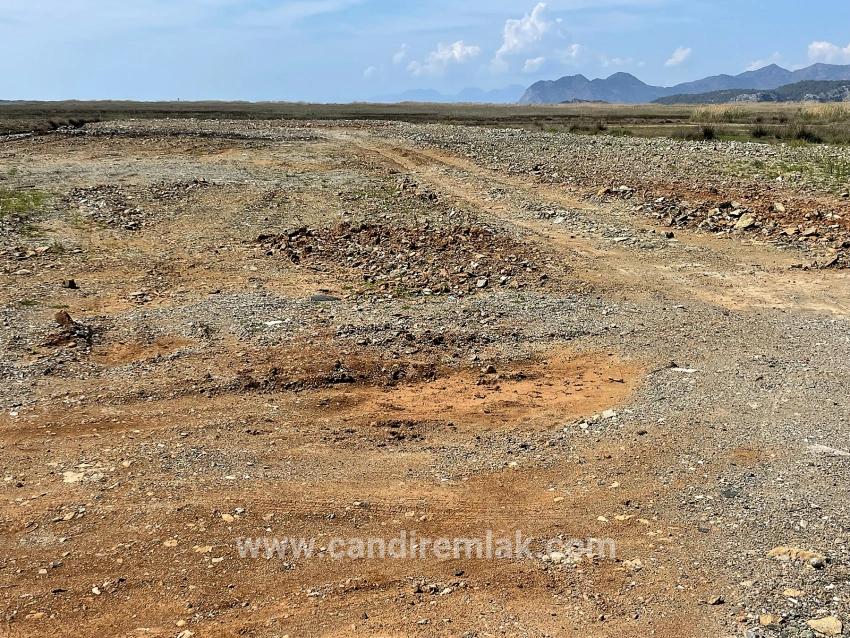 19.600 M² Großes Grundstück Zum Verkauf, Direkt An Der Straße Dalyan Iztuzu Beach Gelegen.