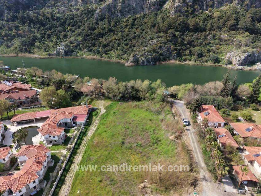 2600 M² Großes Grundstück In Dalyan Gülpınar, Direkt Am Kanal Gelegen, Mit 20% Tourismuszonierung Zu Verkaufen.