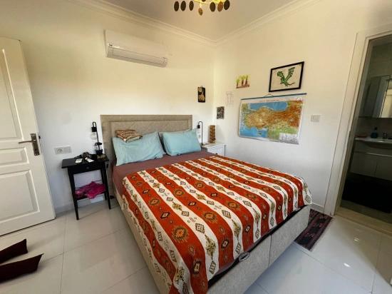Eingeschossiges Haus Mit 2 Schlafzimmern Und Einem Zusätzlichen Zimmer Auf Einem 459 M² Großen Grundstück In Okçular Zu Verkaufen