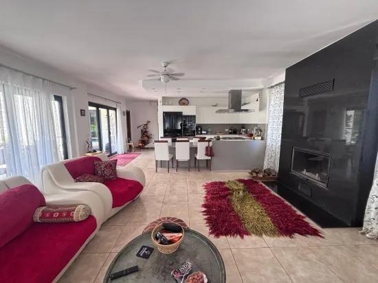 Eckgrundstück Mit 980 M² Und 5+1 Zimmern In Dalyan, Maraş, Zu Verkaufen.