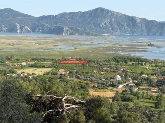 In Çandır gibt es ein 1252m2 großes Feld mit Seeblick und Naturblick zum Verkauf