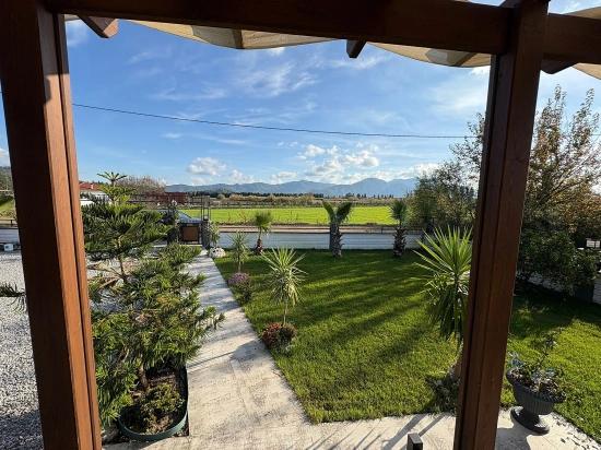 4+1 Villa Zum Verkauf In Eskiköy, Gelegen Auf Einem 14.136 M² Großen Grundstück