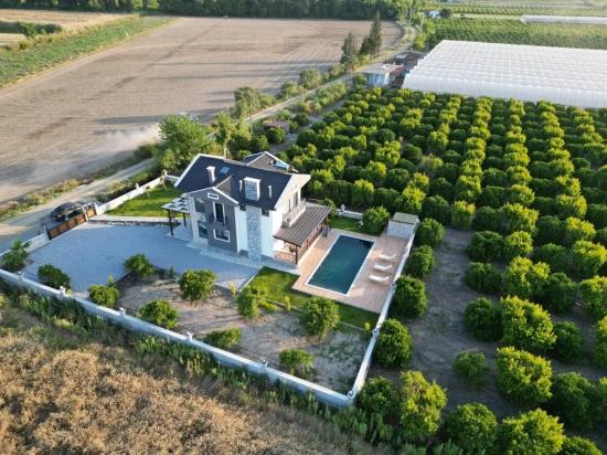 4+1 Villa Zum Verkauf In Eskiköy, Gelegen Auf Einem 14.136 M² Großen Grundstück