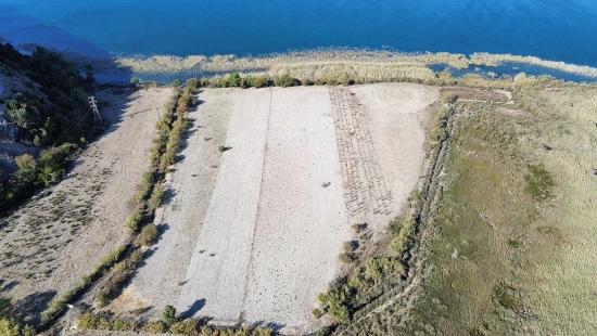 3210 M² Großes 2b-grundstück In Çandır, Direkt Am Seeufer, Zu Verkaufen