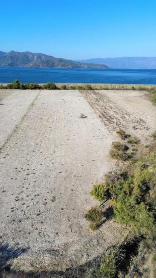 3210 M² Großes 2b-grundstück In Çandır, Direkt Am Seeufer, Zu Verkaufen