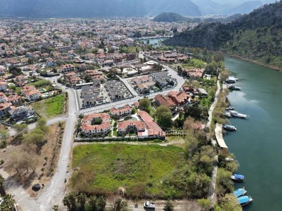 2600 M² Großes Grundstück In Dalyan Gülpınar, Direkt Am Kanal Gelegen, Mit 20% Tourismuszonierung Zu Verkaufen.