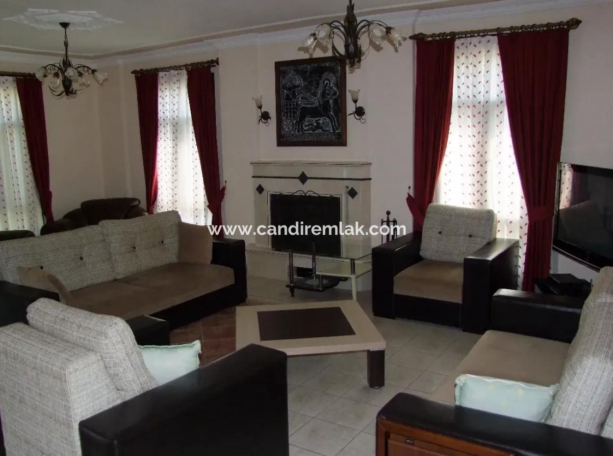 Der Malerische See Und Der Kanal In Die Lagune Zum Meer, Luxus-Villa Zum Verkauf In Der Königlichen Gräber Von Maras