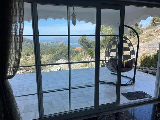 Vip Villa For Sale In Gökbel, On A 5000m2 Plot With Full Sea View.