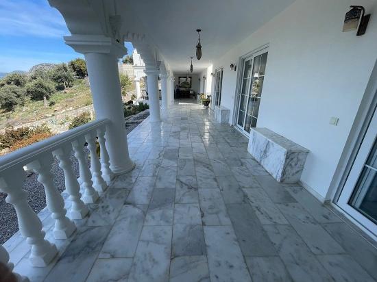 Vip Villa For Sale In Gökbel, On A 5000m2 Plot With Full Sea View.