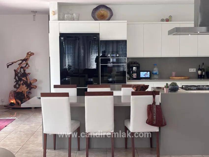 Dalyan Maraş'ta Köşebaşı 980m2 Arsa İçerisinde 5+1 Satılık Villa