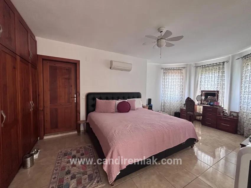 Dalyan Maraş'ta Köşebaşı 980m2 Arsa İçerisinde 5+1 Satılık Villa