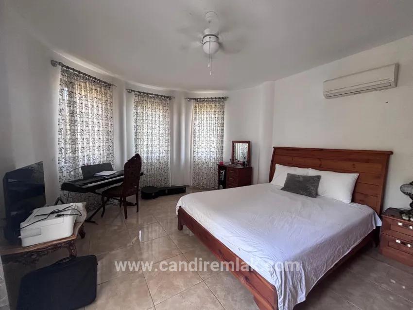 Dalyan Maraş'ta Köşebaşı 980m2 Arsa İçerisinde 5+1 Satılık Villa