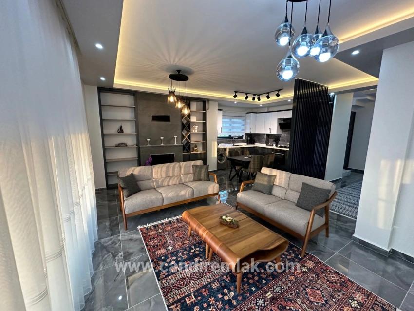 Eskiköy'de 14.136 M2 Tarla İçerisinde 4+1 Satılık Villa
