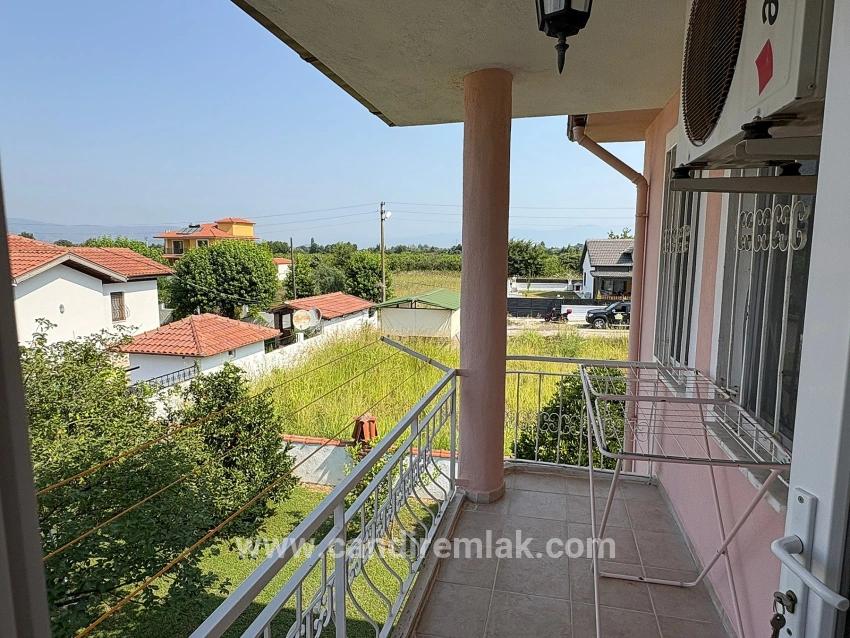 Okçular'da 514m2 Arsa İçerisinde 2 Katlı Satılık Ev