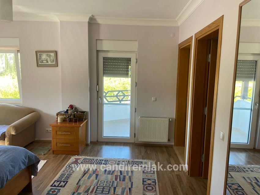 Dalyan Gülpınar'da 6000m2 Arsa İçerisinde 4+2 Satılık Villa