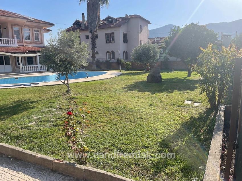 Dalyan'da 1000m2 Arsa İçerisinde 4+1 Satılık Villa