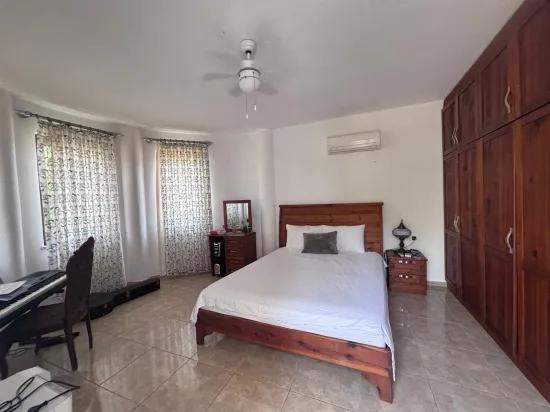 Dalyan Maraş'ta Köşebaşı 980m2 Arsa İçerisinde 5+1 Satılık Villa