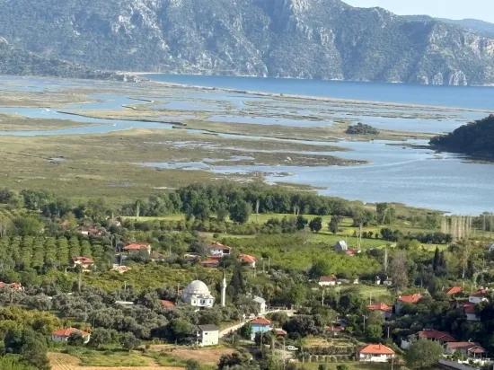 Çandır'da göl ve doğa manzaralı 1252m2 satılık tarla