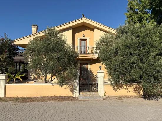Dalyan Maraş'ta kral mezarları manzaralı 4+1 satılık villa