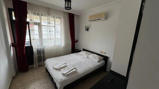 Dalyan'da 30 Odalı Kanala Yakın Satılık Otel