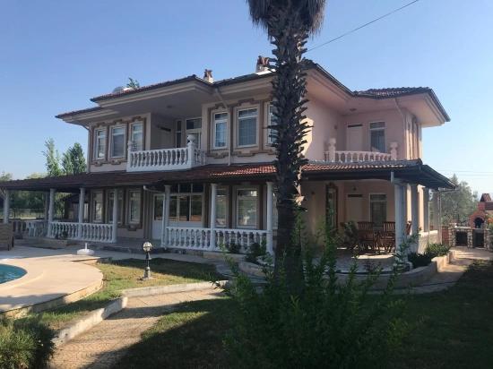 Dalyan'da 1000m2 Arsa İçerisinde 4+1 Satılık Villa