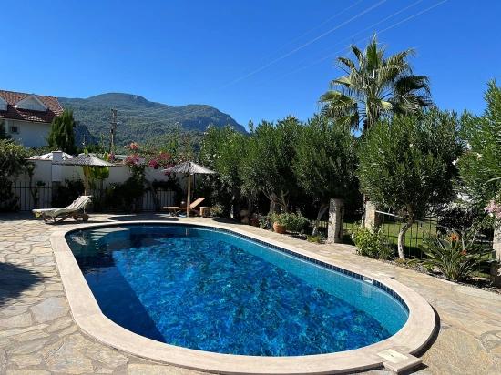 Dalyan Gülpınar'da 580m2 Arsa İçerisinde Satılık Taş Villa