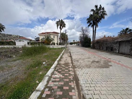 Dalyan Maraş'da Köşebaşı 892m2 Satılık Arsa