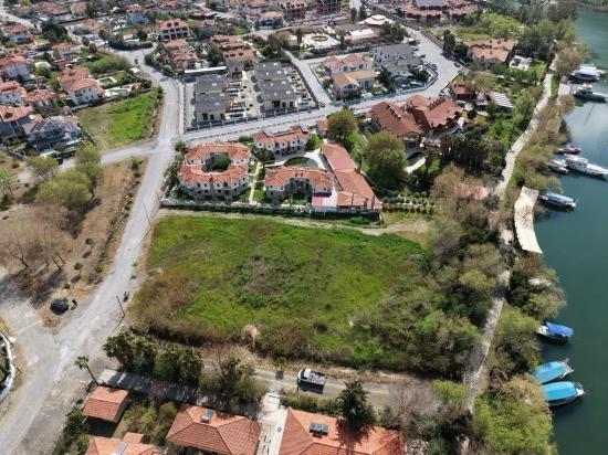 Dalyan Gülpınar'da Kanala Sıfır 2600m2 %20 Turizm İmarlı Satılık Arsa