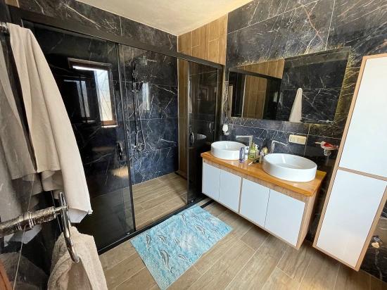 Dalyan İztuzu Manzaralı 7000m2 Arsa İçinde 4+1 Satılık Lüks Villa