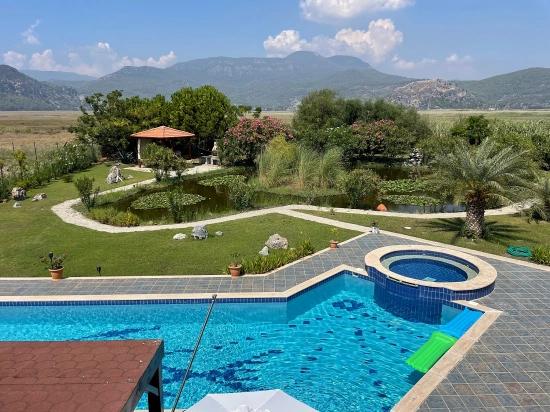 Dalyan İztuzu Manzaralı 7000m2 Arsa İçinde 4+1 Satılık Lüks Villa