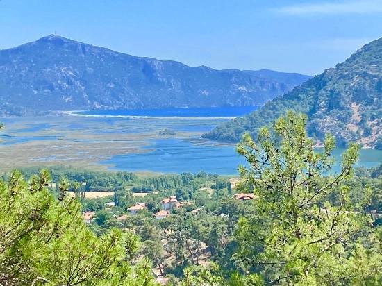 Çandır'da Göl Manzaralı 1252m2 Satılık Arsa