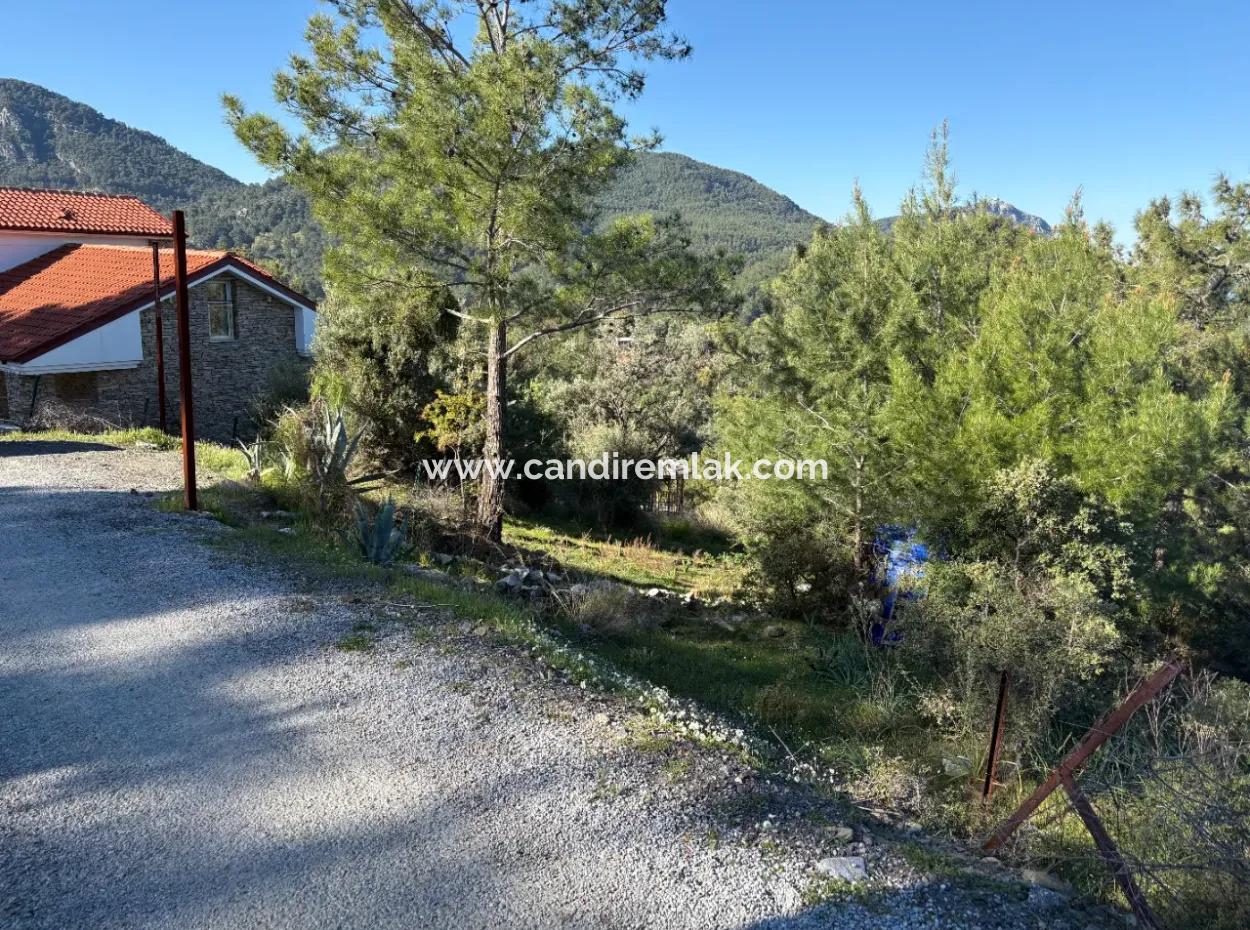 Gökbel'de Köy Yerleşik Alanı İçerisinde Deniz Manzaralı 1000M2 Satılık Arazi