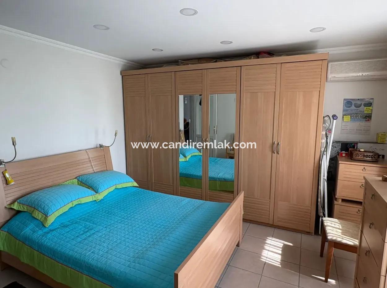 Okçular'da 514M2 Arsa İçerisinde 2 Katlı Satılık Ev