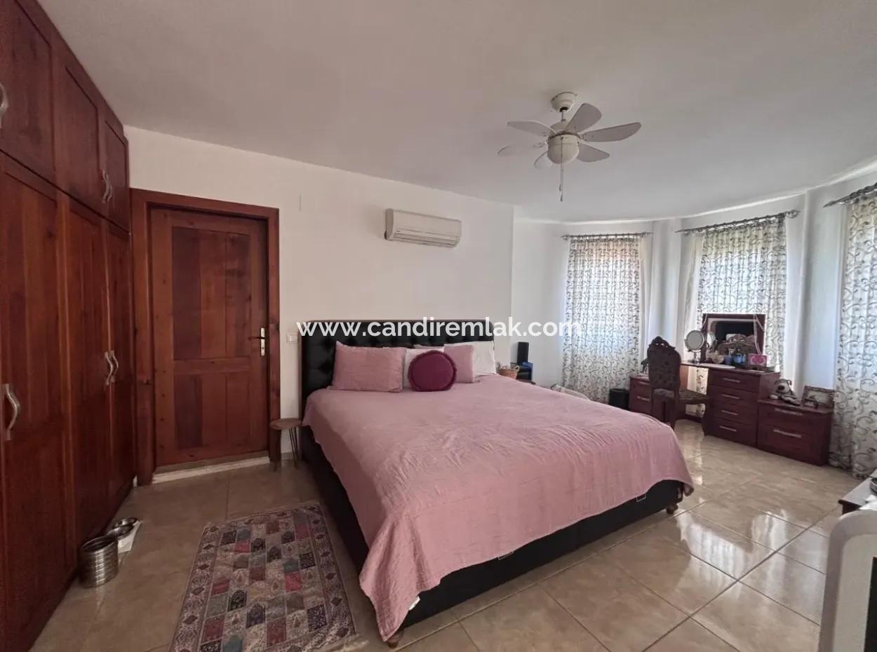 Dalyan Maraş'da Köşebaşında 980M2 Arsa İçin'de 5+1 Satılık Villa