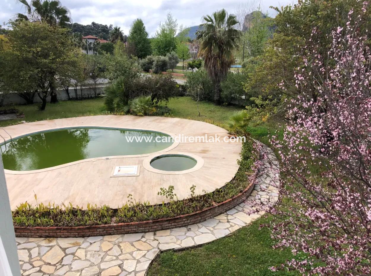 Dalyan Maraş'ta 1532M2 Satılık Villa