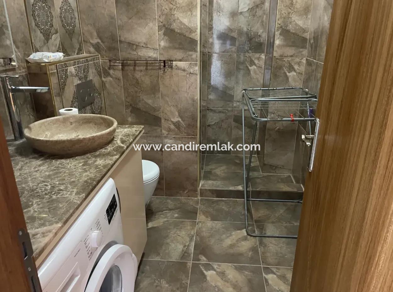 Akçapınar'da Deniz Manzaralı Satılık 6+1 Villa