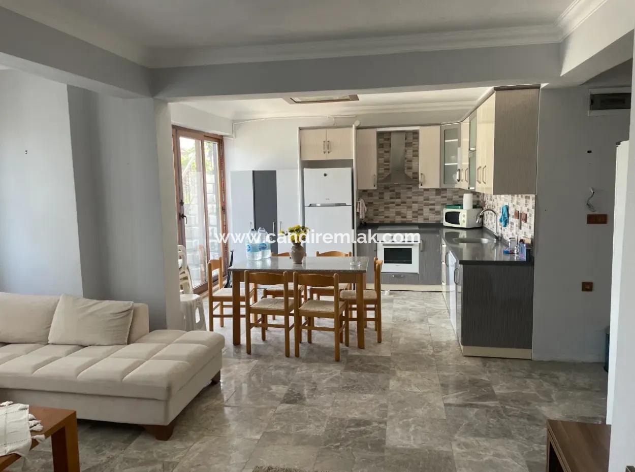 Akçapınar'da Deniz Manzaralı Satılık 6+1 Villa